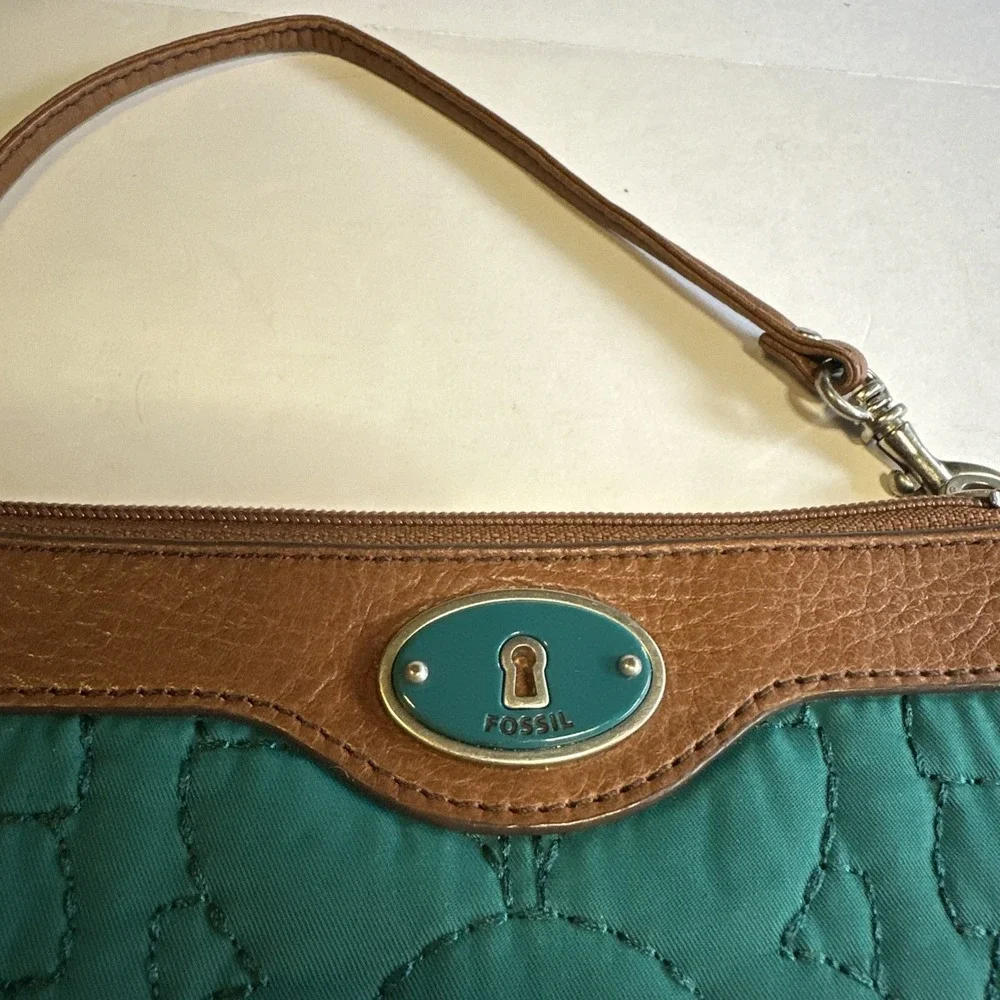 Fossil Key-Per  Teal Quilted Wristlet Leather Trim ID Coin Zip Wallet 4